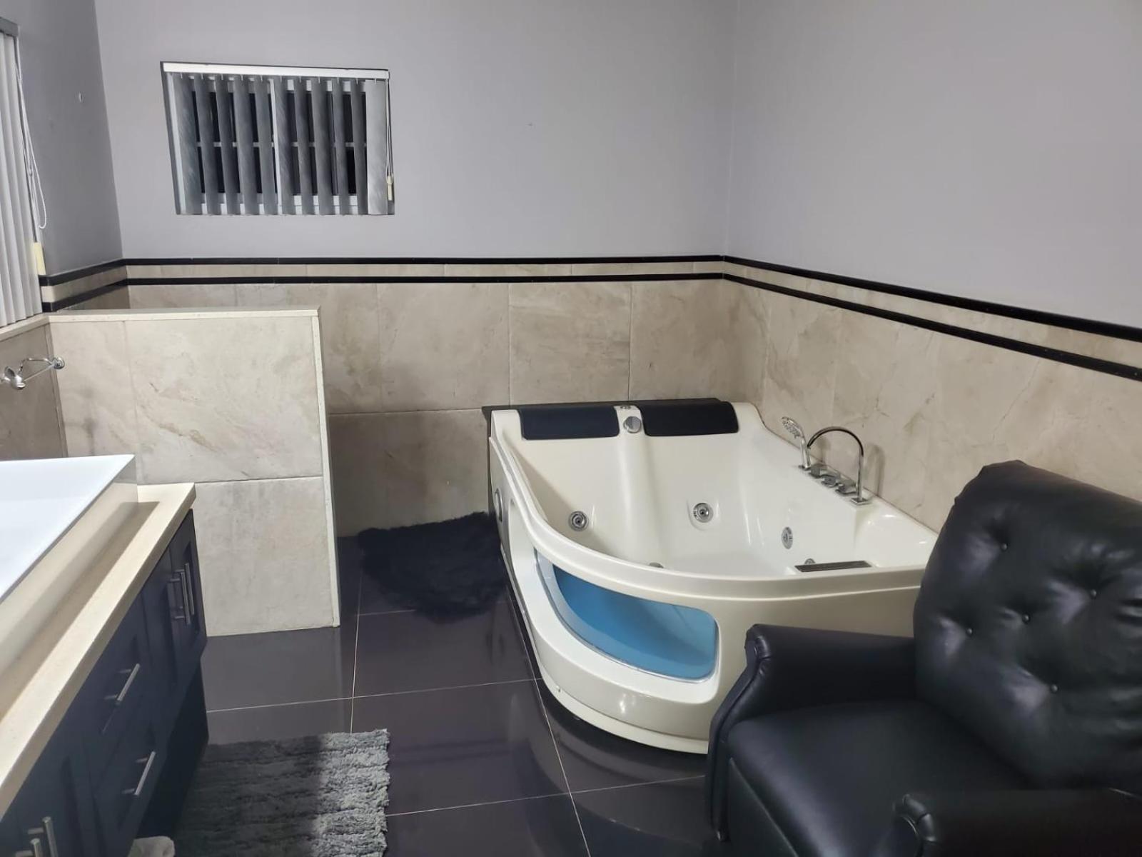 The Palms- Caribbean Estates -10 Minutes From The Beach- Gated Community Portmore Kültér fotó