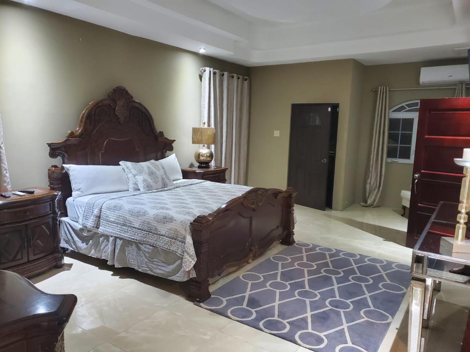 The Palms- Caribbean Estates -10 Minutes From The Beach- Gated Community Portmore Kültér fotó