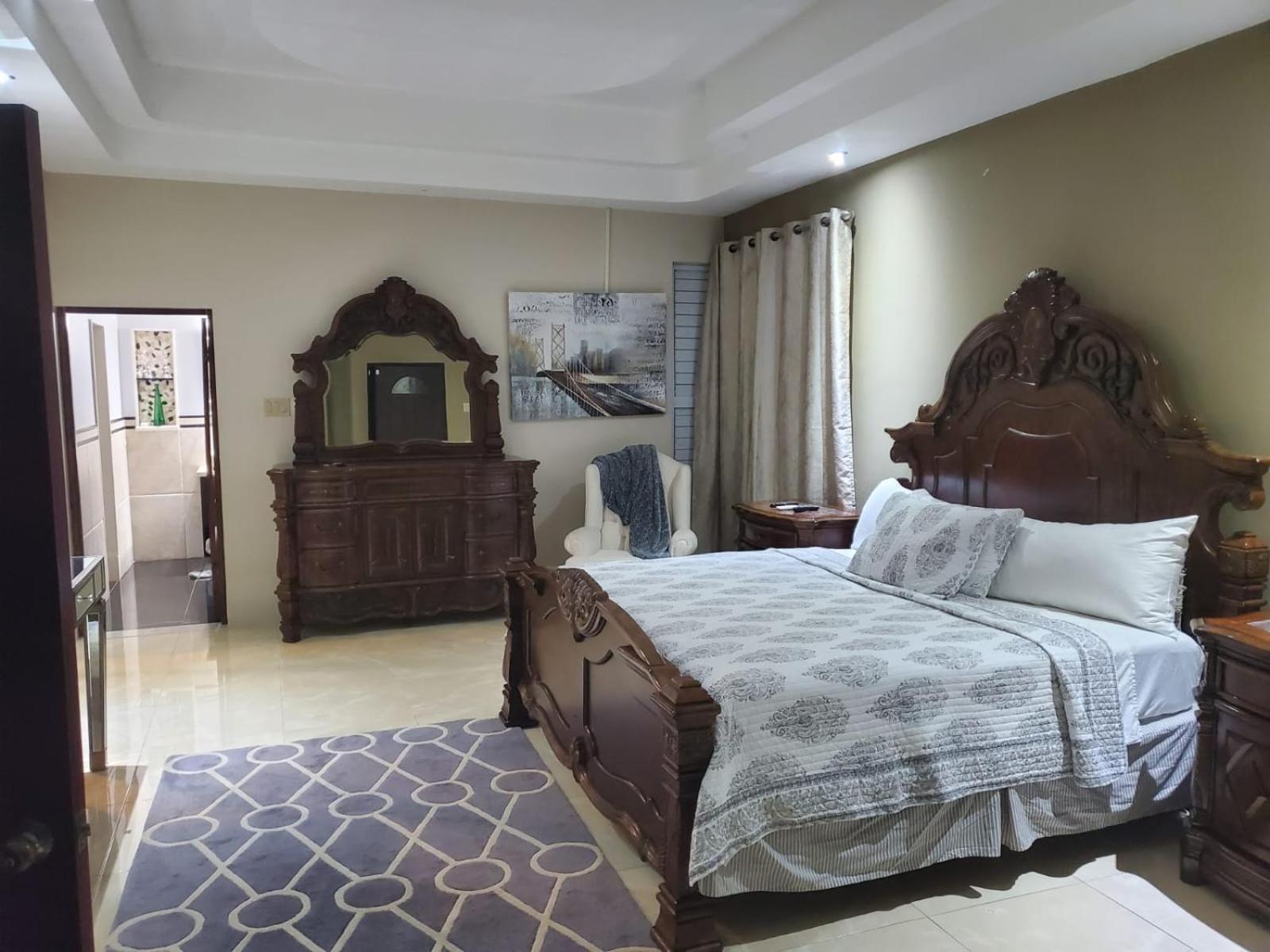 The Palms- Caribbean Estates -10 Minutes From The Beach- Gated Community Portmore Kültér fotó